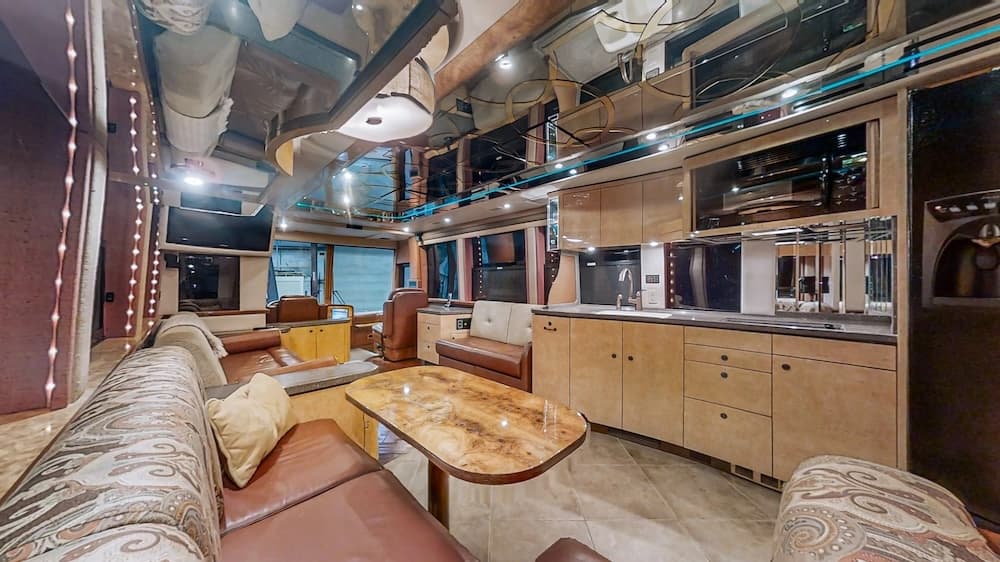2007 Prevost Featherlite XLII Motorhome - Image 14
