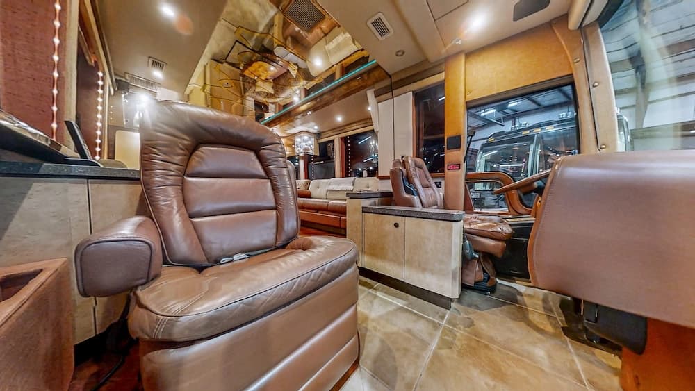 2007 Prevost Featherlite XLII Motorhome - Image 3