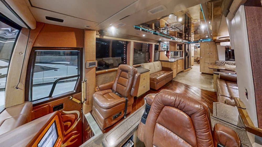 2007 Prevost Featherlite XLII Motorhome - Image 4