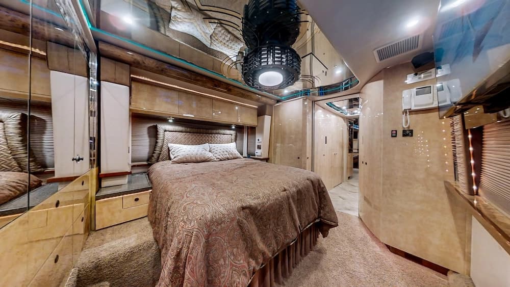 2007 Prevost Featherlite XLII Motorhome - Image 33