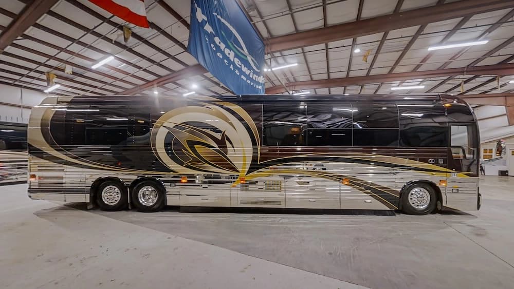 2007 Prevost Featherlite XLII Motorhome - Image 40
