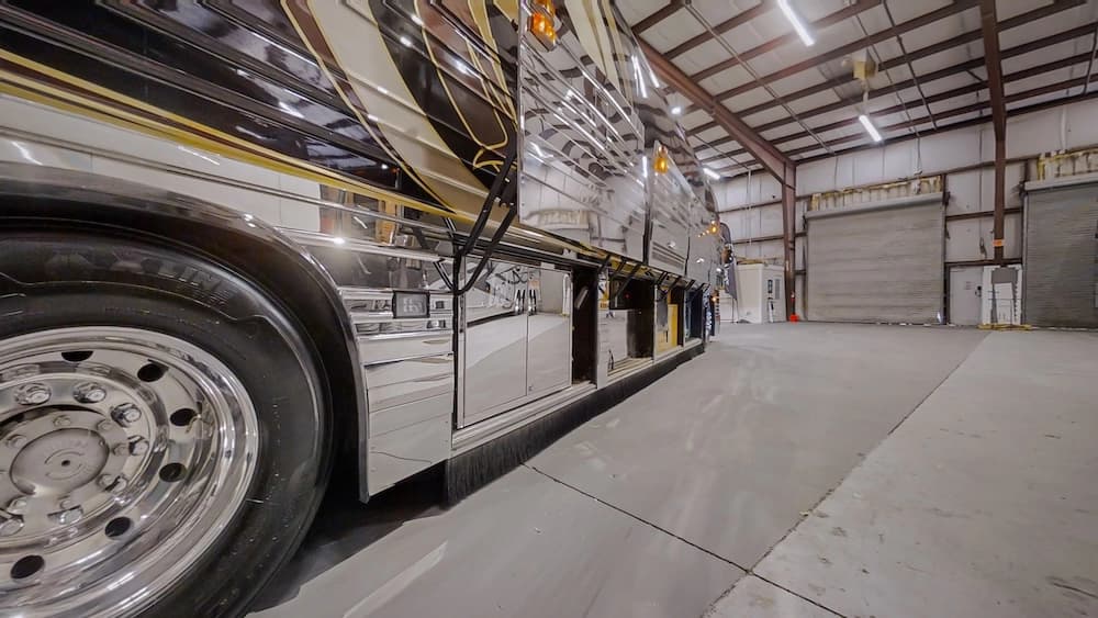 2007 Prevost Featherlite XLII Motorhome - Image 41