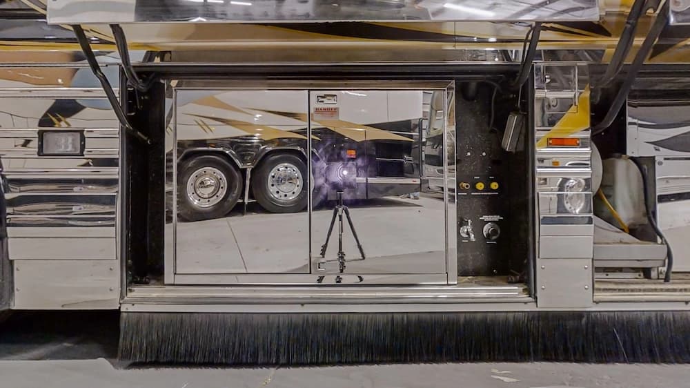 2007 Prevost Featherlite XLII Motorhome - Image 42