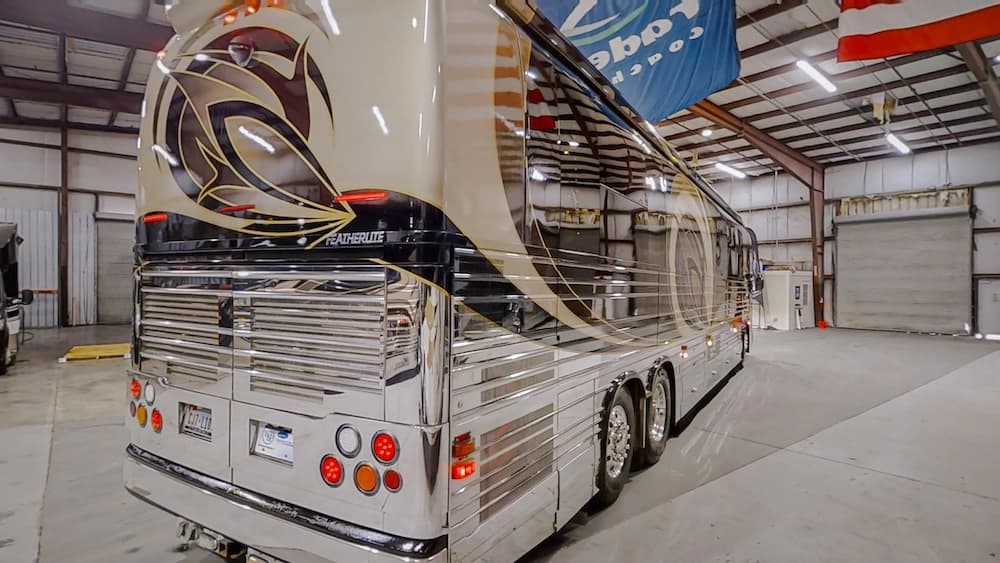 2007 Prevost Featherlite XLII Motorhome - Image 47