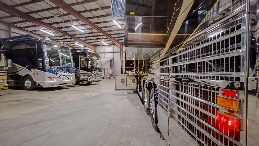 2007 Prevost Featherlite XLII Motorhome - Image 50