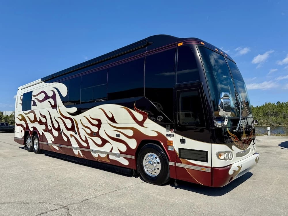 2006 Prevost Featherlite H3-45 Motorhome - Image 2