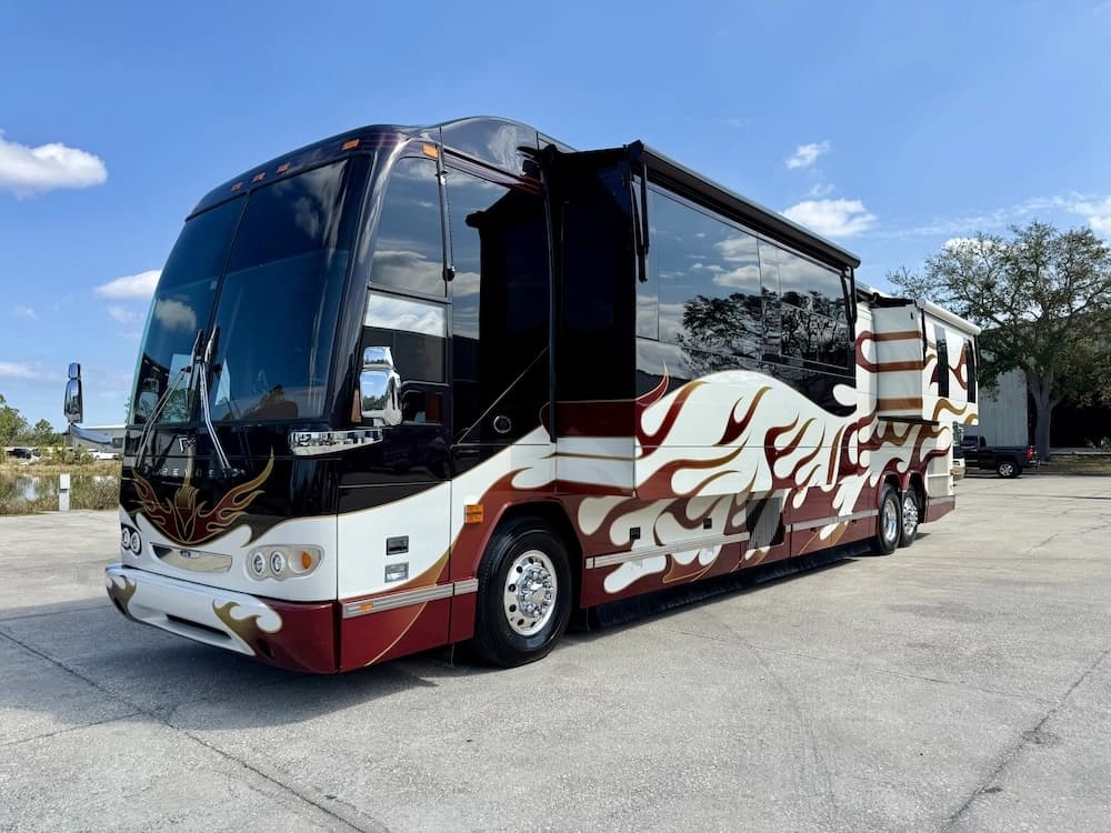 2006 Prevost Featherlite H3-45 Motorhome - Image 16
