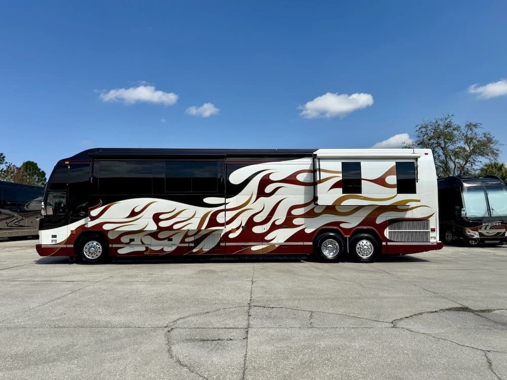 2006 Prevost Featherlite H3-45 Motorhome - Image 17