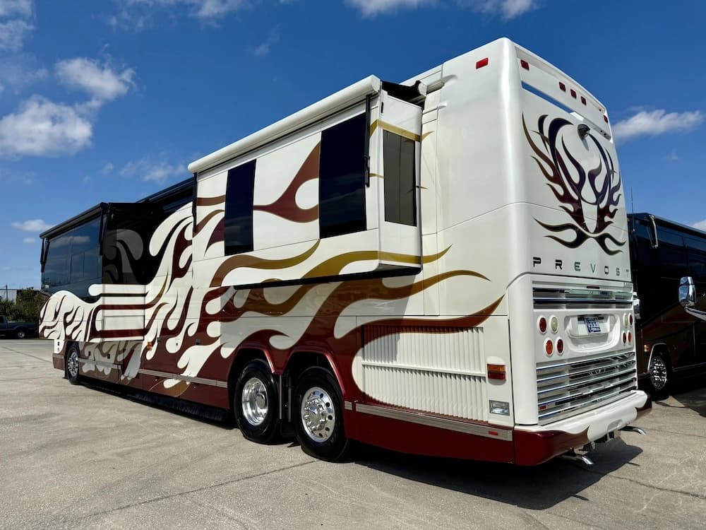 2006 Prevost Featherlite H3-45 Motorhome - Image 18