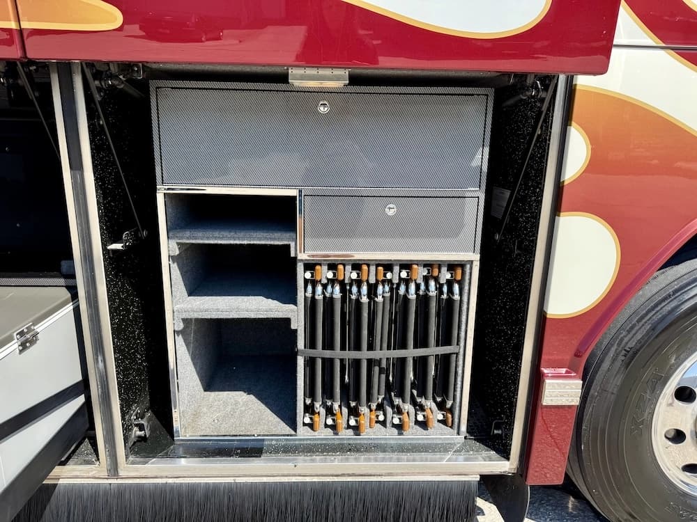 2006 Prevost Featherlite H3-45 Motorhome - Image 20