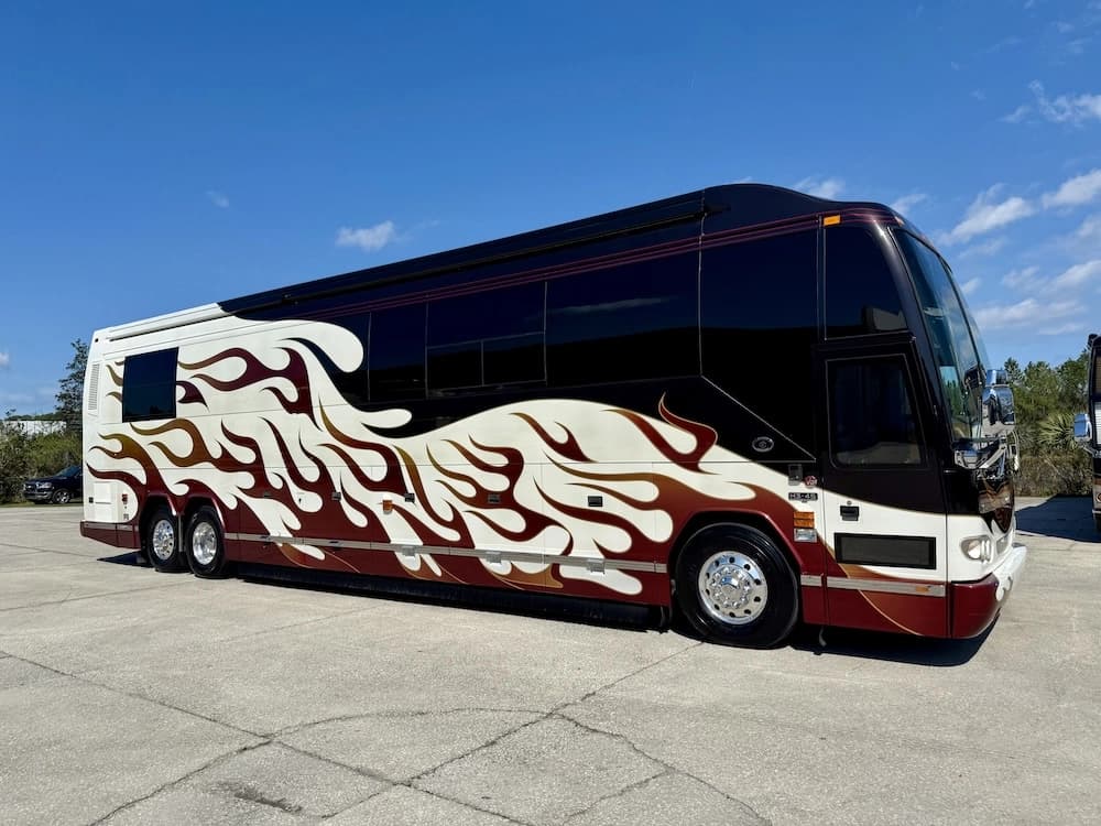 2006 Prevost Featherlite H3-45 Motorhome - Image 3