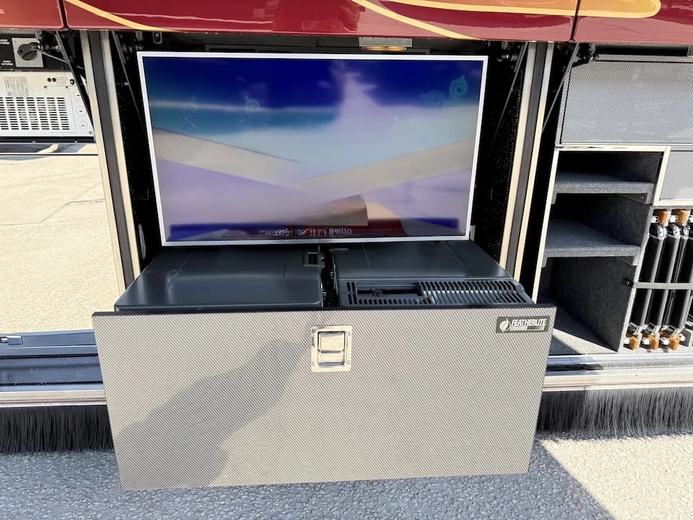 2006 Prevost Featherlite H3-45 Motorhome - Image 21