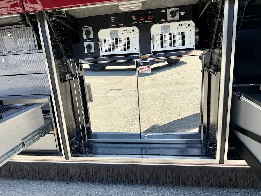 2006 Prevost Featherlite H3-45 Motorhome - Image 22