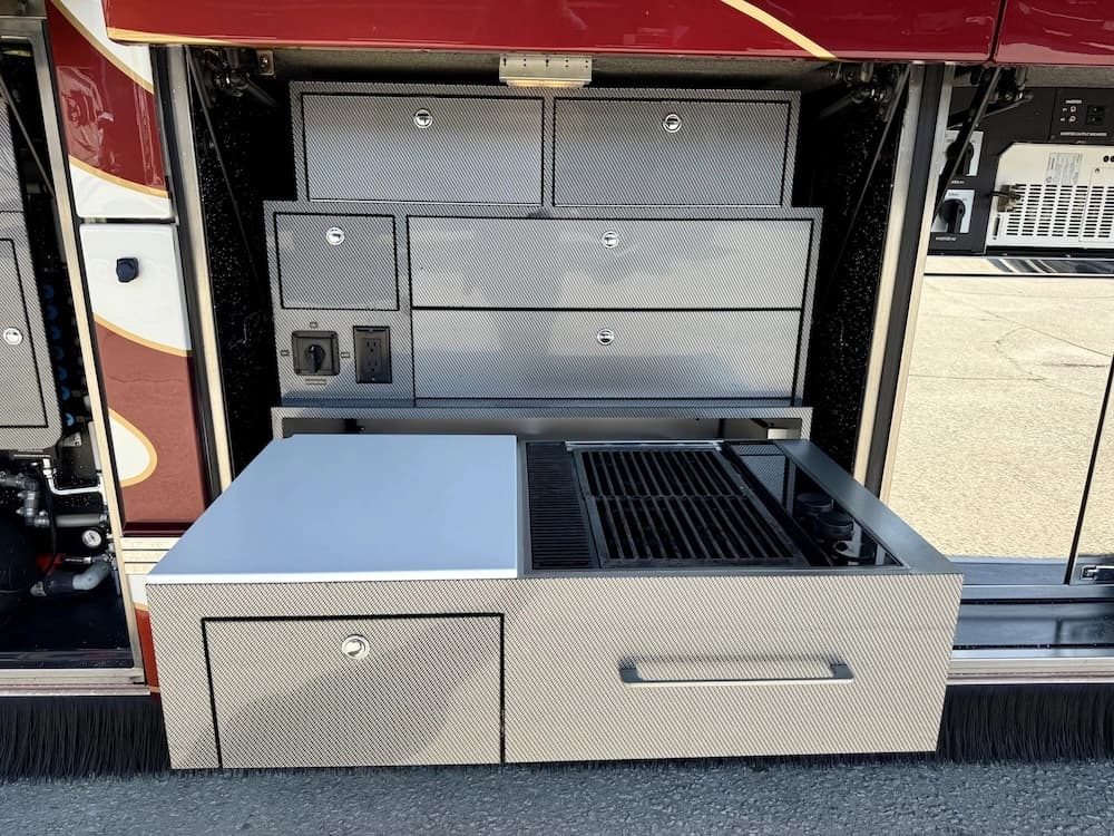 2006 Prevost Featherlite H3-45 Motorhome - Image 23
