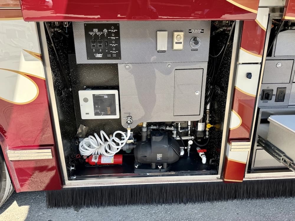 2006 Prevost Featherlite H3-45 Motorhome - Image 24