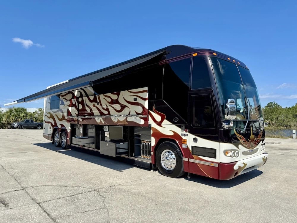 2006 Prevost Featherlite H3-45 Motorhome - Image 25