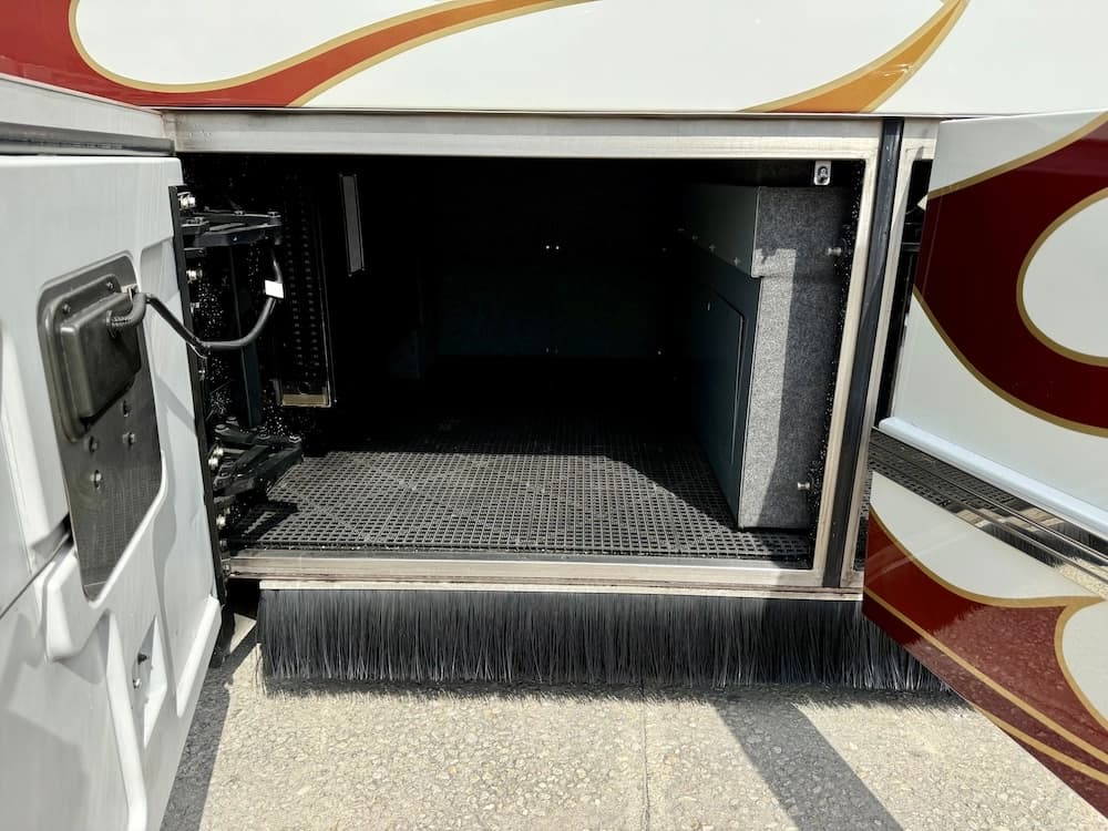 2006 Prevost Featherlite H3-45 Motorhome - Image 27