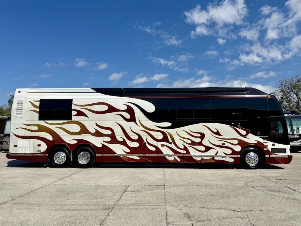 2006 Prevost Featherlite H3-45 Motorhome - Image 4