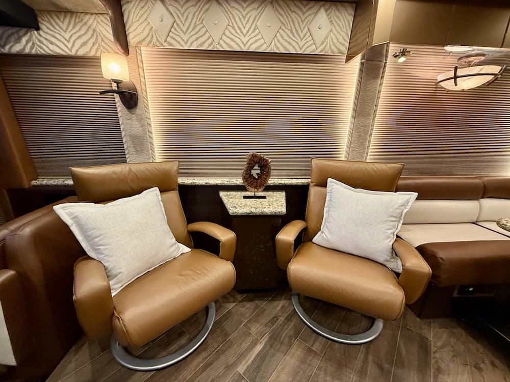 2006 Prevost Featherlite H3-45 Motorhome - Image 35