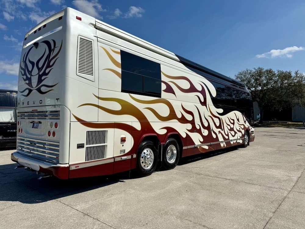 2006 Prevost Featherlite H3-45 Motorhome - Image 6