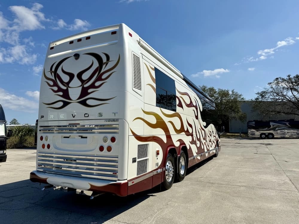 2006 Prevost Featherlite H3-45 Motorhome - Image 7