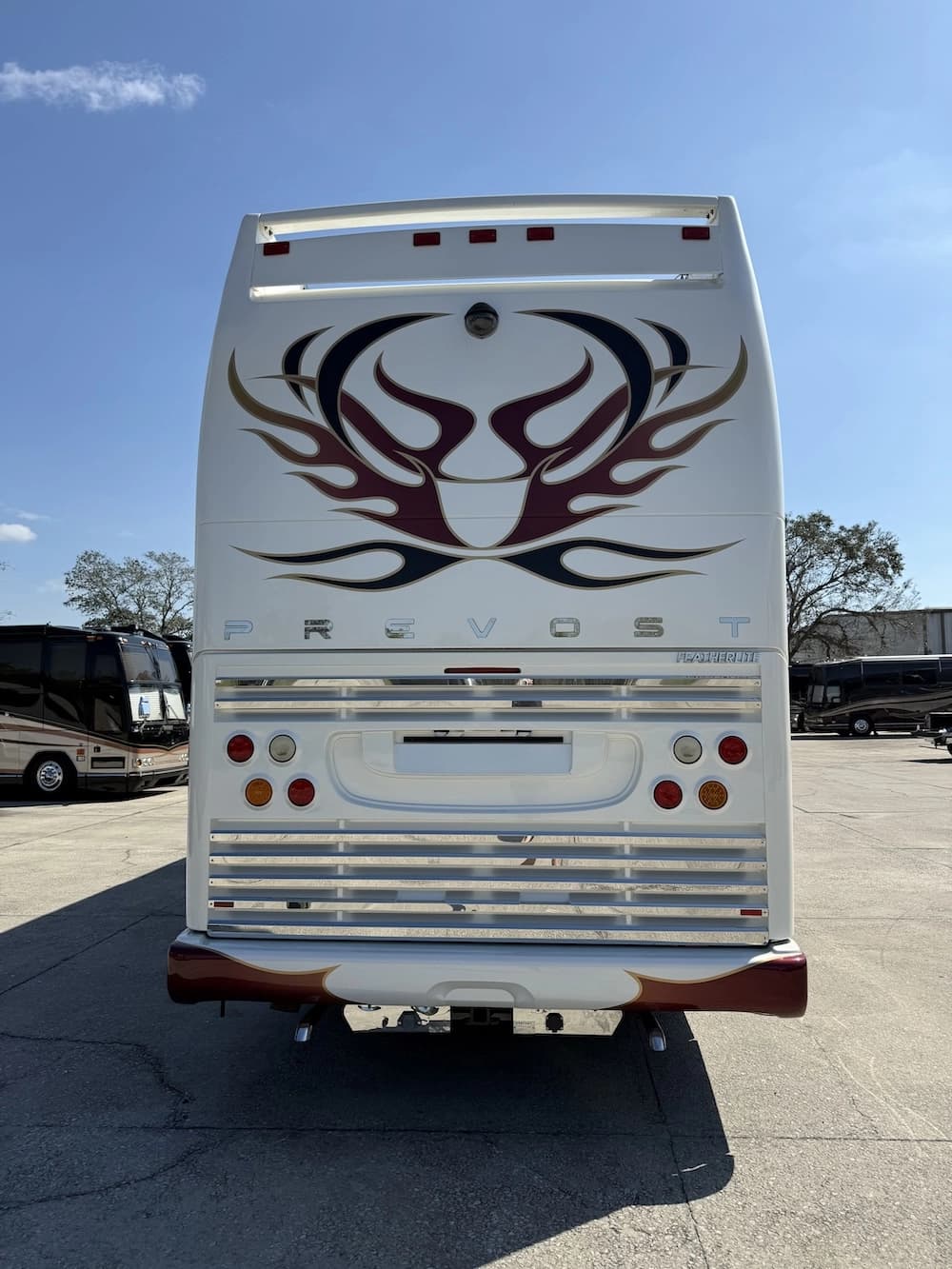 2006 Prevost Featherlite H3-45 Motorhome - Image 8