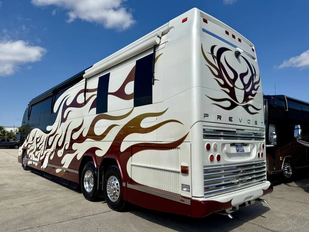 2006 Prevost Featherlite H3-45 Motorhome - Image 9