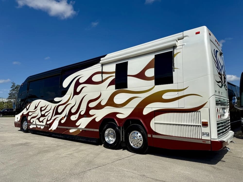 2006 Prevost Featherlite H3-45 Motorhome - Image 10