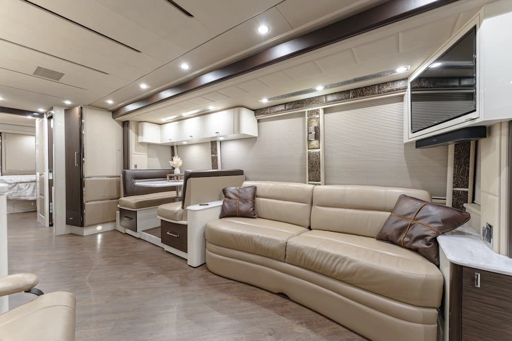 2021 Prevost Emerald H3-45 Motorhome - Image 14