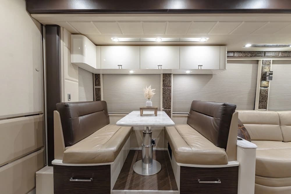 2021 Prevost Emerald H3-45 Motorhome - Image 15