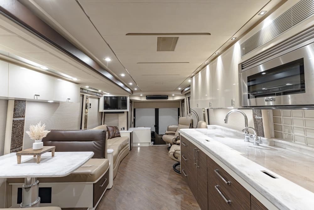 2021 Prevost Emerald H3-45 Motorhome - Image 20