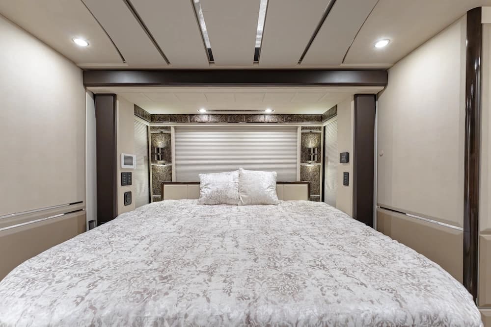 2021 Prevost Emerald H3-45 Motorhome - Image 22