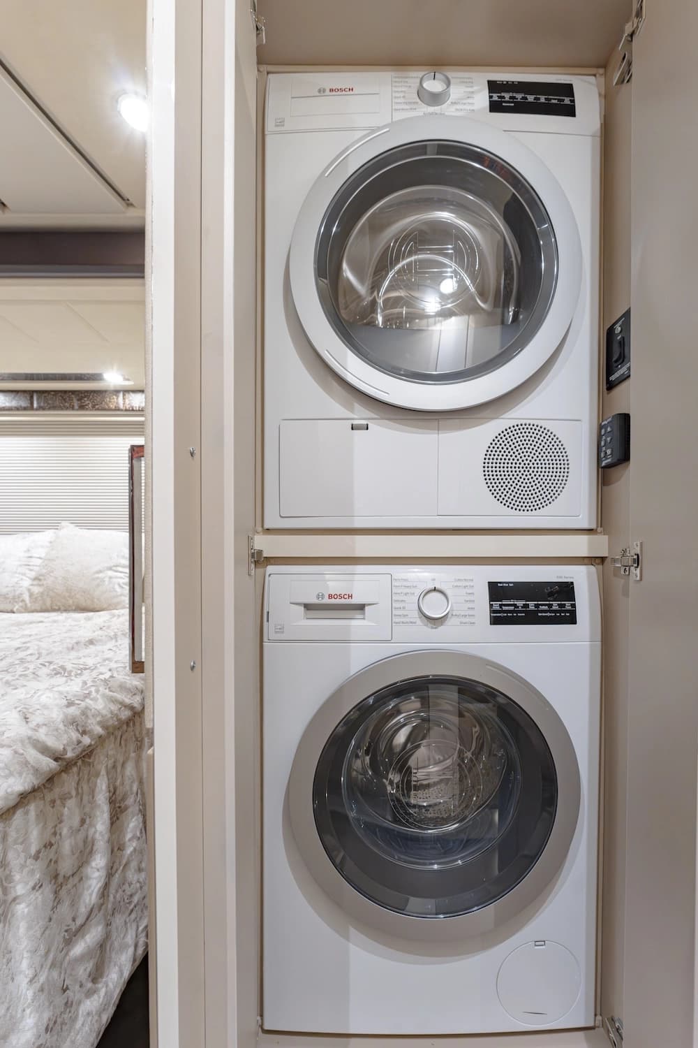 2021 Prevost Emerald H3-45 Motorhome - Image 35