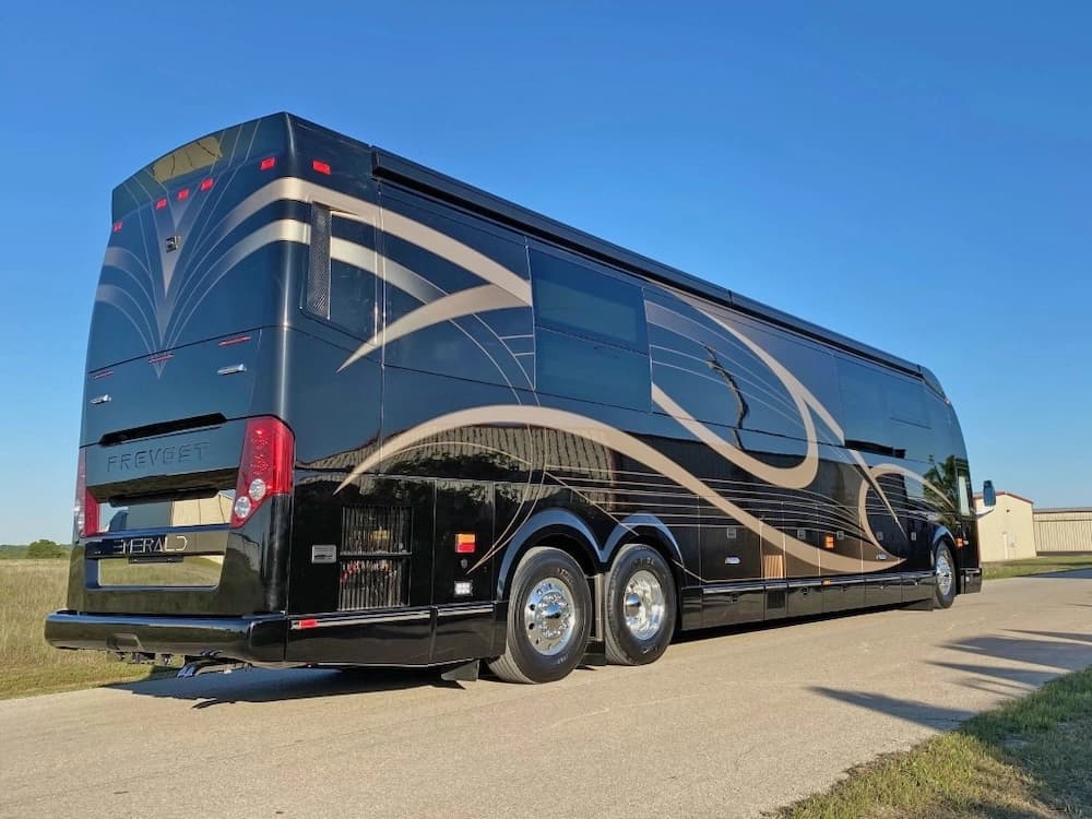 2021 Prevost Emerald H3-45 Motorhome - Image 5