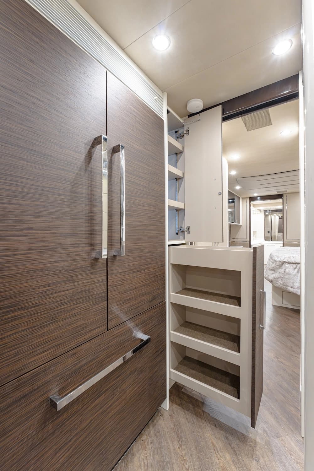 2021 Prevost Emerald H3-45 Motorhome - Image 41