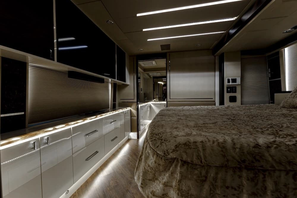2021 Prevost Emerald H3-45 Motorhome - Image 46