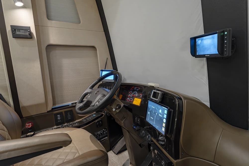 2021 Prevost Emerald H3-45 Motorhome - Image 10