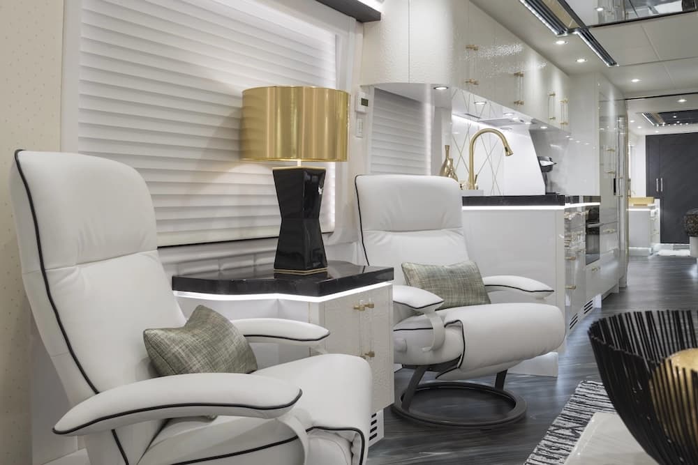 2020 Prevost Liberty H3-45 Motorhome - Image 12