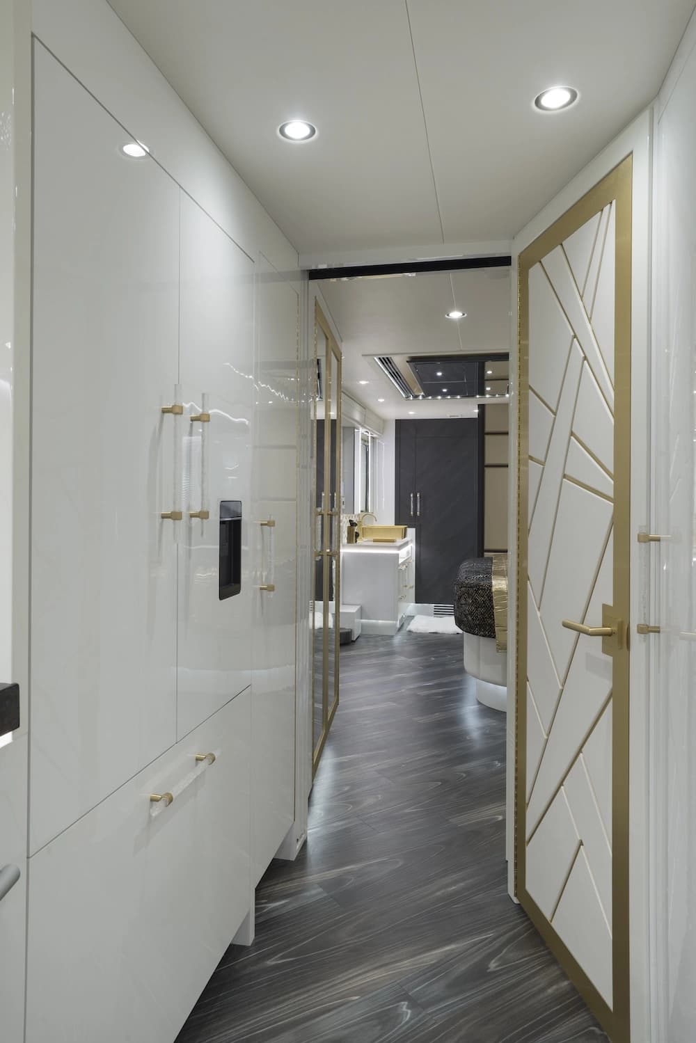 2020 Prevost Liberty H3-45 Motorhome - Image 15