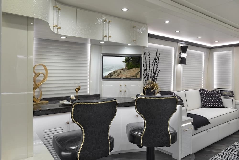 2020 Prevost Liberty H3-45 Motorhome - Image 21
