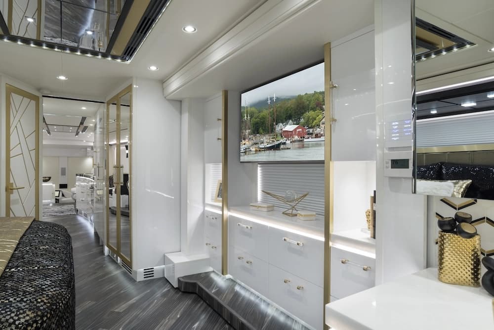 2020 Prevost Liberty H3-45 Motorhome - Image 24