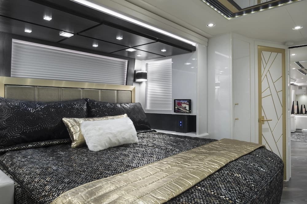 2020 Prevost Liberty H3-45 Motorhome - Image 25