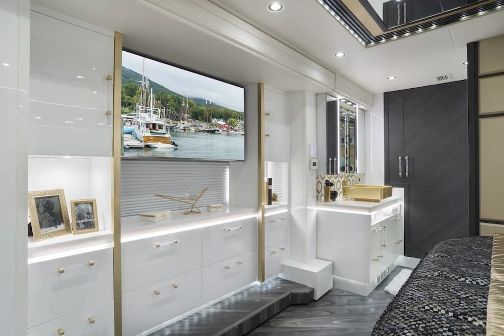 2020 Prevost Liberty H3-45 Motorhome - Image 26