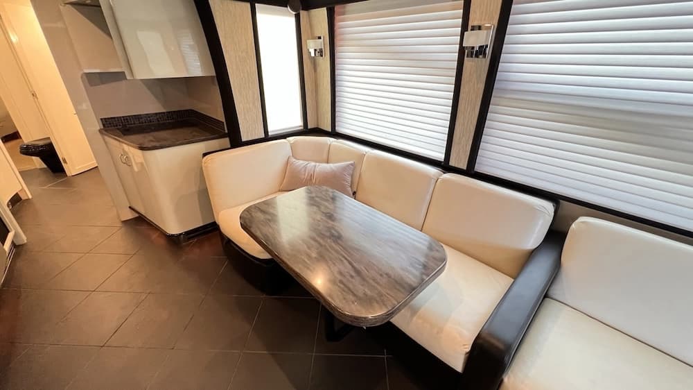 2005 Prevost Legendary XLII Motorhome - Image 8
