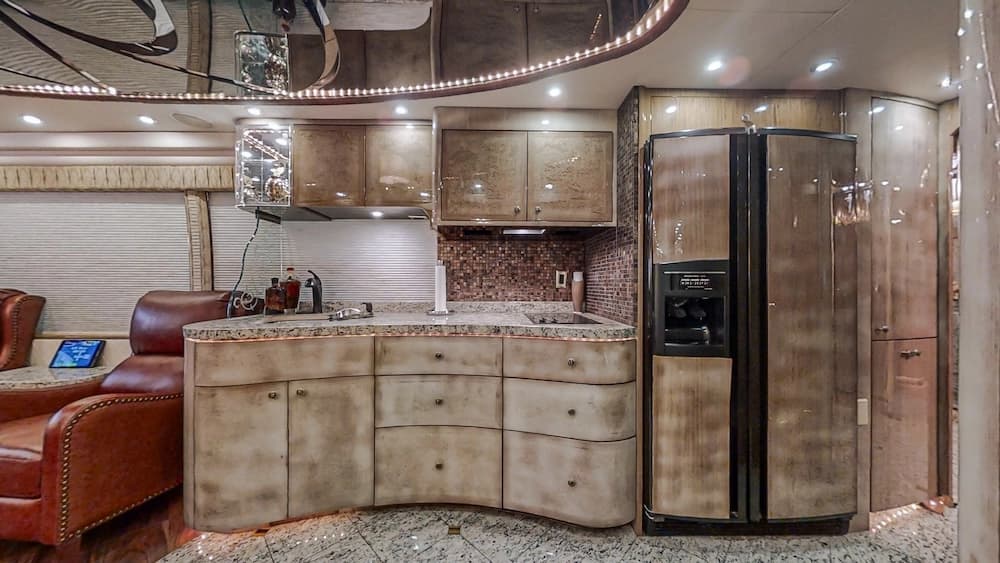 2005 Prevost Millennium H3-45 Motorhome - Image 11
