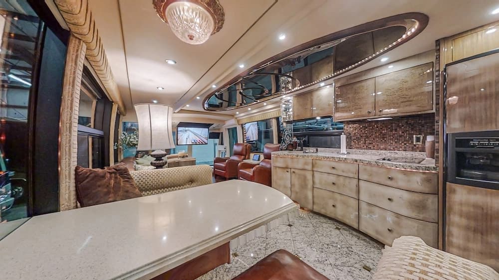 2005 Prevost Millennium H3-45 Motorhome - Image 13