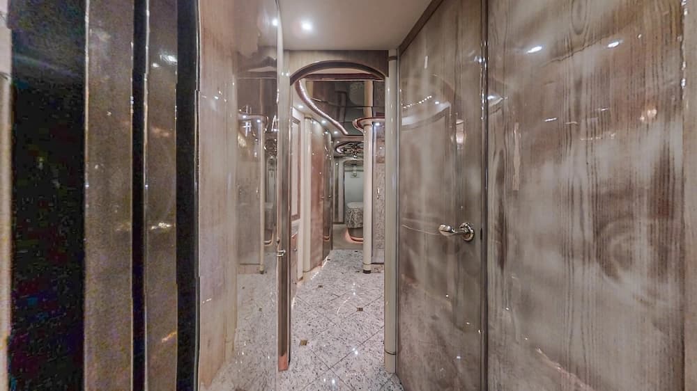 2005 Prevost Millennium H3-45 Motorhome - Image 17