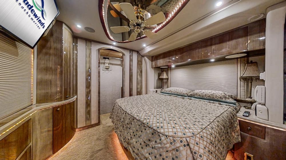 2005 Prevost Millennium H3-45 Motorhome - Image 27