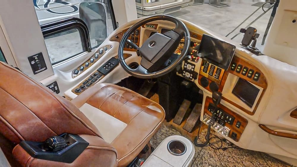 2005 Prevost Millennium H3-45 Motorhome - Image 37