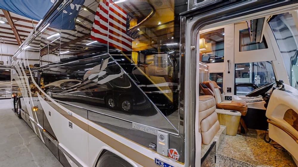 2005 Prevost Millennium H3-45 Motorhome - Image 38